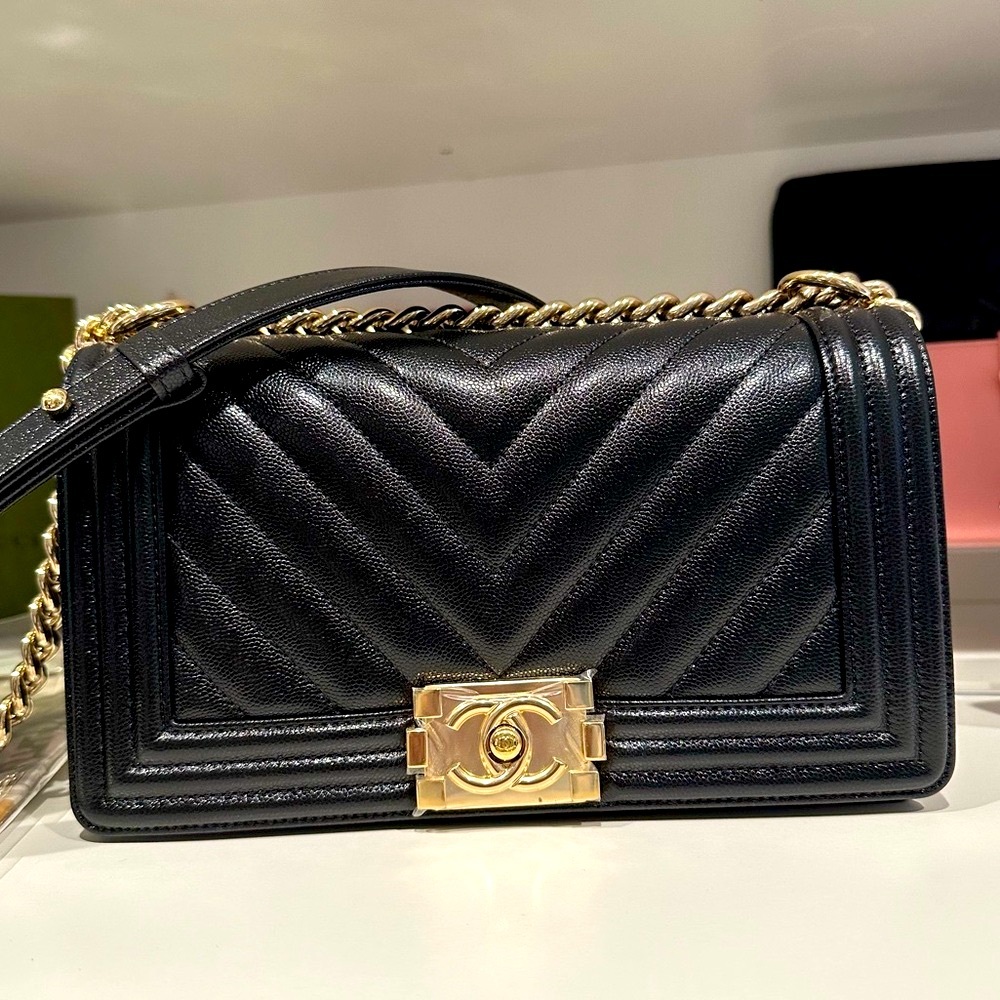 Chanel medium Boy Bag Caviar leather NWT - Picture 15 of 17